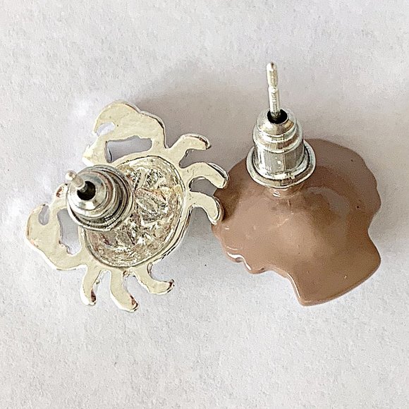 Crab & Pearl Clam Shell Asymmetrical Rhinestone Stud Earrings - Picture 6 of 7